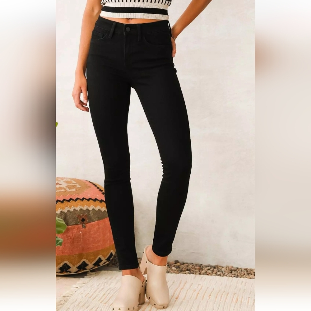 NWT Vervet  Black Mid-Rise Ankle Skinny Jeans!💖